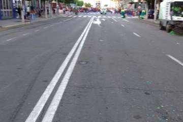 Labores de limpieza en las calles por la que pasó la Cabalgata del Carnaval (Foto TA)