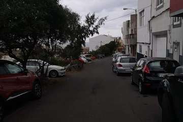 Malestar en la calle de Alfambra por el cambio de sitio de los contenedores (Foto TA)