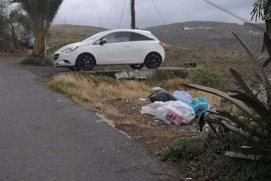 Malestar en la calle de Alfambra por el cambio de sitio de los contenedores (Foto TA)