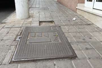 La acera de los tropiezos en El Calero Bajo (Foto TA)