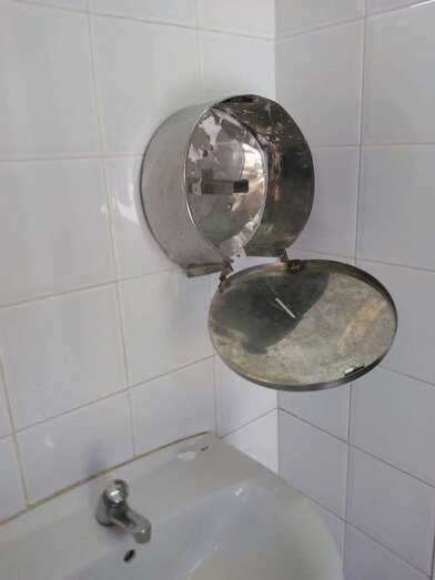 Imagen de los baños públicos del parque de San Juan (Foto TA)