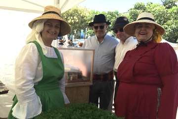 La vicealcaldesa Celeste Lópeza y los ediles Agustín Arencibia y Eloy Santana visitaron la maqueta de Águeda Pulido (Foto TA)