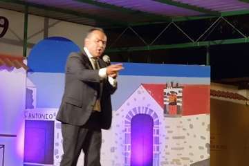 Salvador Padrón marca el inicio de las fiestas de San Antonio (Foto TF)