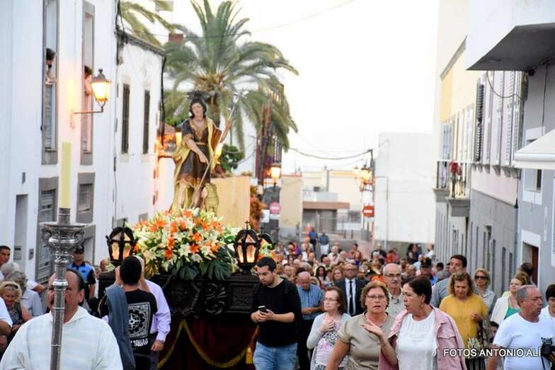 La imagen de San Juan Bautista, a su paso por la calle Doramas (Foto Antonio Alí)