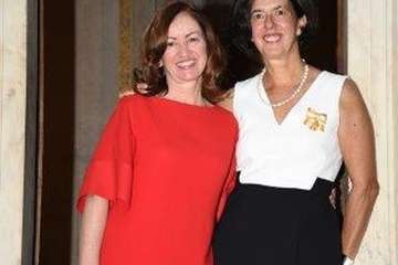 Lola Castro recibe la condecoración Cruz Isabel la Católica (Foto TA)