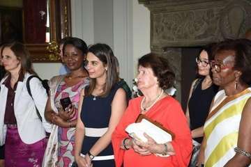 Lola Castro recibe la condecoración Cruz Isabel la Católica (Foto TA)