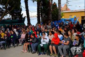 El espectáculo de aves exóticas de Paco Plumas se exhibe en La Breña (Foto FJS)