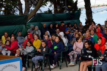 El espectáculo de aves exóticas de Paco Plumas se exhibe en La Breña (Foto FJS)
