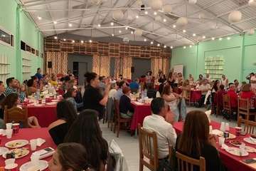  Éxito del Picoteo Solidario de Ya Era Hora (Foto TA)