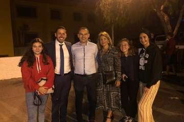 El pregonero de las fiestas de La Medianía con el alcalde Héctor Suárez (Foto TA)