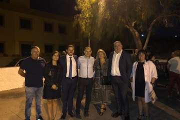 El pregonero de las fiestas de La Medianía con el alcalde Héctor Suárez (Foto TA)