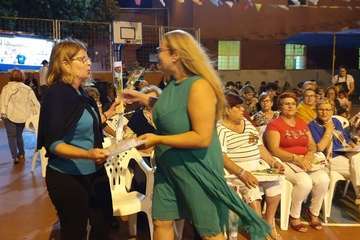 Reconocimiento a las mujeres del barrio de Hornos del Rey (Foto TA)