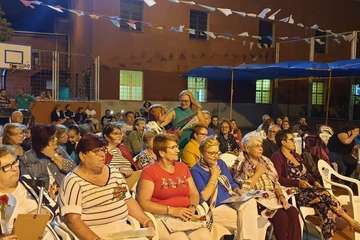 Reconocimiento a las mujeres del barrio de Hornos del Rey (Foto TA)