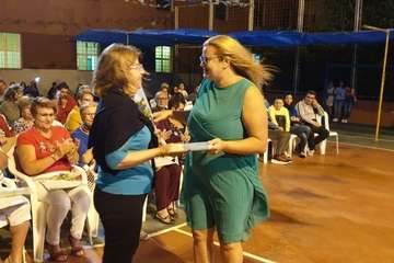 Reconocimiento a las mujeres del barrio de Hornos del Rey (Foto TA)