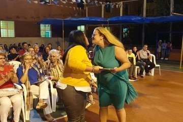 Reconocimiento a las mujeres del barrio de Hornos del Rey (Foto TA)