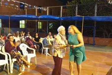 Reconocimiento a las mujeres del barrio de Hornos del Rey (Foto TA)