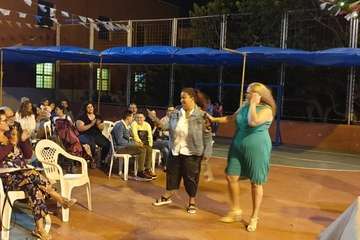 Reconocimiento a las mujeres del barrio de Hornos del Rey (Foto TA)
