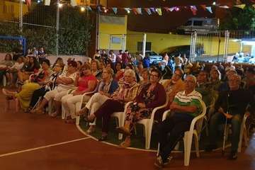 Reconocimiento a las mujeres del barrio de Hornos del Rey (Foto TA)