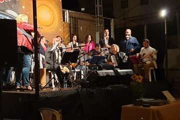 Reconocimiento a las mujeres del barrio de Hornos del Rey (Foto TA)