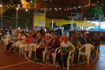 Reconocimiento a las mujeres del barrio de Hornos del Rey (Foto TA)