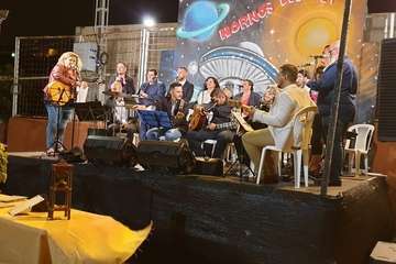 Reconocimiento a las mujeres del barrio de Hornos del Rey (Foto TA)