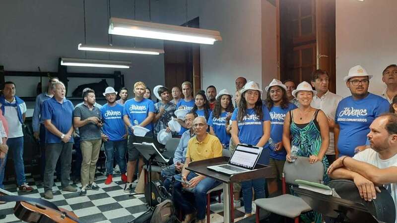 El grupo de jóvenes asistió a un ensayo de Los Gofiones (Foto TA)