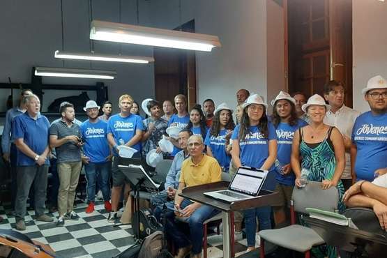 Un grupo de jóvenes que se preparan para ser líderes comunitarios â€˜encantaâ€™ a Los Gofiones (Foto TA)