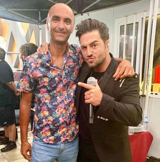El cantante con su promotor en Gran Canaria (Foto TA)