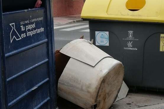 Un bidón de amianto preocupa a vecinos de El Cascajo de Los Llanos (Foto TA)
