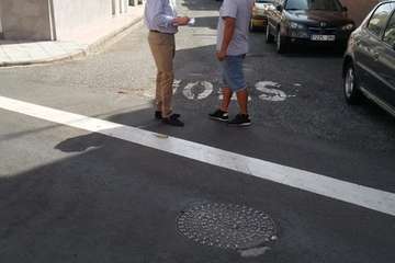 Eloy Santana toma nota de las necesidades de El Ejido (Foto TA)