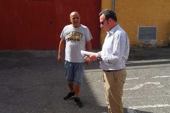 Eloy Santana toma nota de las necesidades de El Ejido (Foto TA)