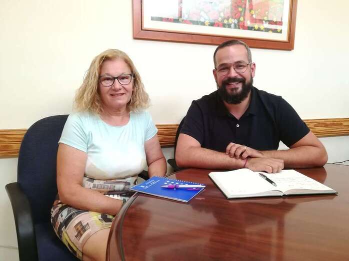 Mapi Jerez  y Jonay López, durante el encuentro (Foto TA)