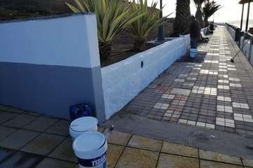 Adecentamiento de la plaza pública de la playa de Ojos de Garza (Foto TA)