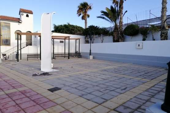 Adecentamiento de la plaza pública de la playa de Ojos de Garza (Foto TA)