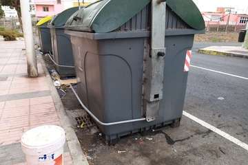 La suciedad y falta de cuidados imperan en El Calero Bajo (Foto TA)