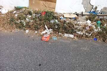 La suciedad y falta de cuidados imperan en El Calero Bajo (Foto TA)