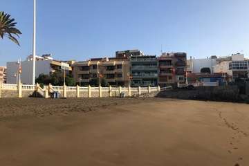  Salinetas se engalana con banderas españolas para recibir la procesión del domingo (Foto TA)