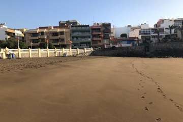  Salinetas se engalana con banderas españolas para recibir la procesión del domingo (Foto TA)
