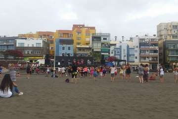  La costa de Telde baila al ritmo de zumba y salsa (Foto TA)