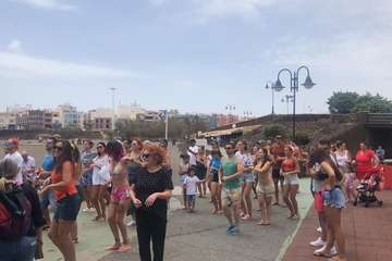  La costa de Telde baila al ritmo de zumba y salsa (Foto TA)