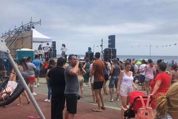  La costa de Telde baila al ritmo de zumba y salsa (Foto TA)