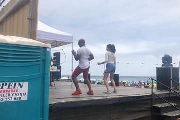 La costa de Telde baila al ritmo de zumba y salsa (Foto TA)