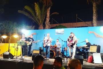 Las fiestas de la playa de Ojos de Garza arrancan con el pregón de Juan Sánchez y el concierto de Charcojondo (Foto TA)