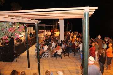 Las fiestas de la playa de Ojos de Garza arrancan con el pregón de Juan Sánchez y el concierto de Charcojondo (Foto TA)