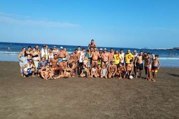 Degustación de paella y partido amistoso de fútbol en la playa de Ojos de Garza (Foto TA)