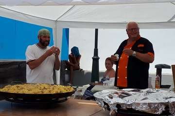 Degustación de paella y partido amistoso de fútbol en la playa de Ojos de Garza (Foto TA)