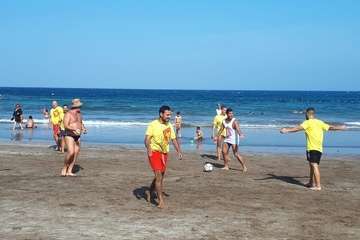Degustación de paella y partido amistoso de fútbol en la playa de Ojos de Garza (Foto TA)