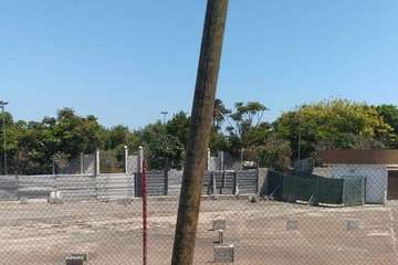 Zozobra en el casco histórico de Telde por la inclinación de un poste de la luz (Foto TA)