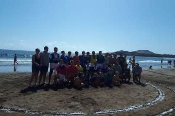 Lucha canaria y almuerzo popular en la playa de Ojos de Garza en el último día de sus fiestas en honor del Santo Cristo (Foto TA)