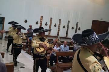 Pasacalles y pregón de las fiestas de Casas Nuevas en honor de San Venancio (Foto TA)